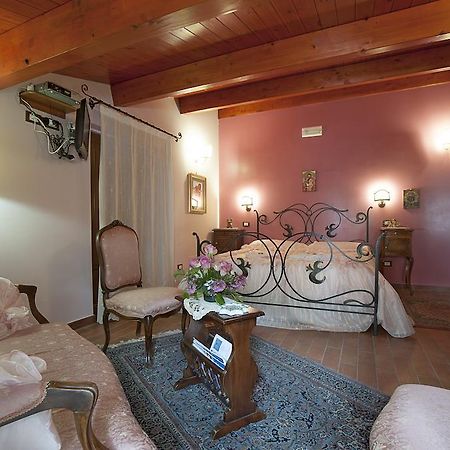 B&B La Ginestra Civita Ruang foto