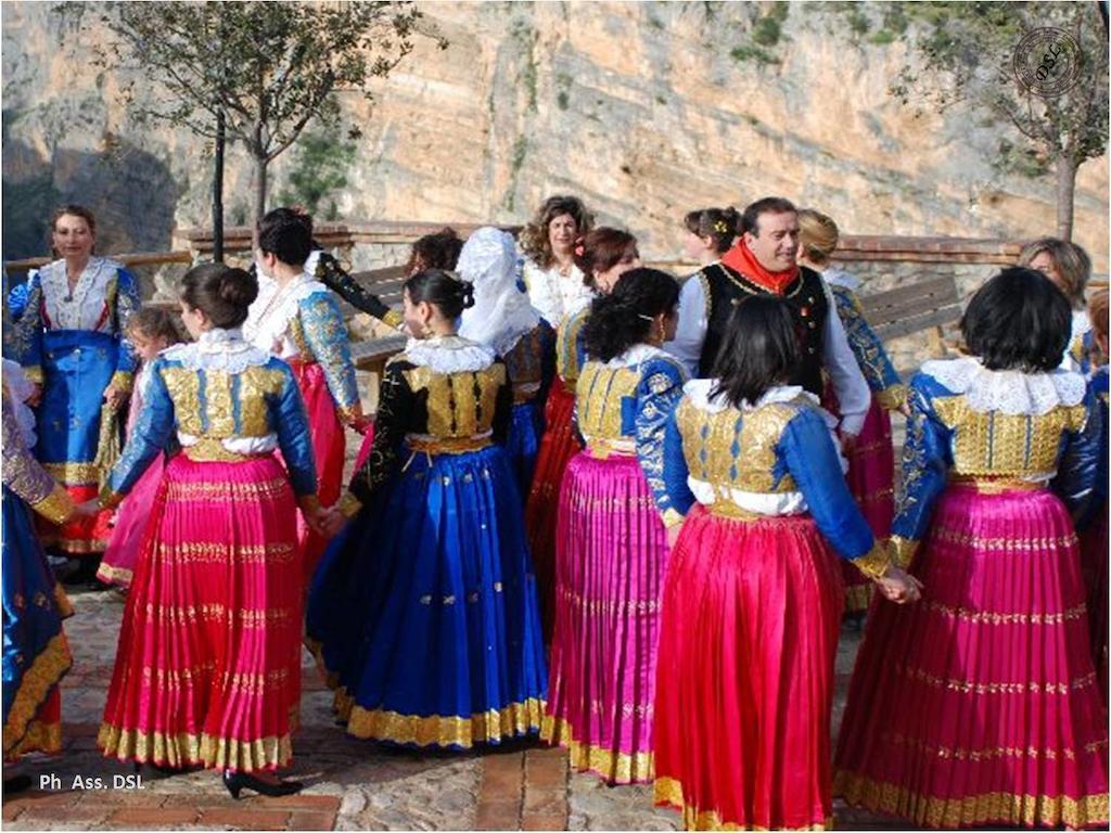 B&B La Ginestra Civita Bagian luar foto