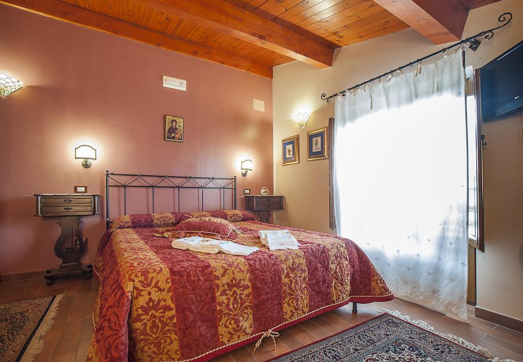 B&B La Ginestra Civita Ruang foto